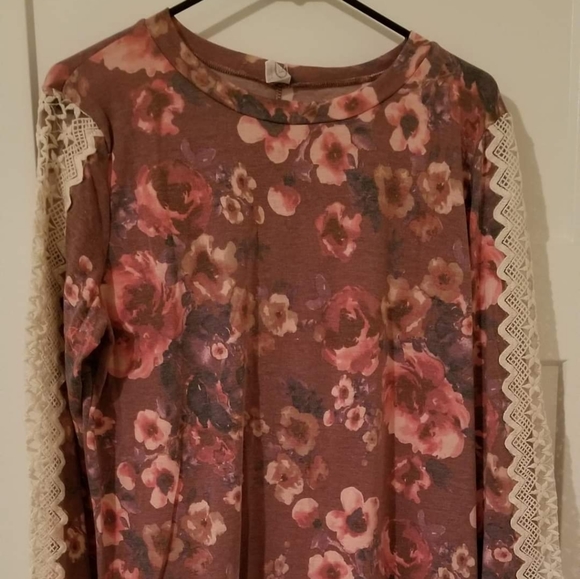 Lk new CY Fashions top. Large - Picture 1 of 2
